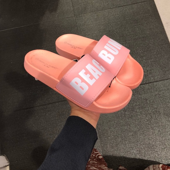 NWT - “Beach Bum” Pink Comfy Slipper Sandals - Picture 4 of 4